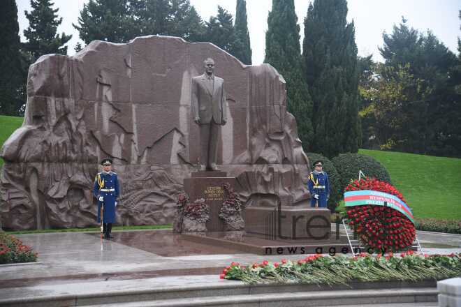 Общественность Азербайджана чтит память великого лидера Гейдара Алиева.Азербайджан Баку 12 декабря 2023